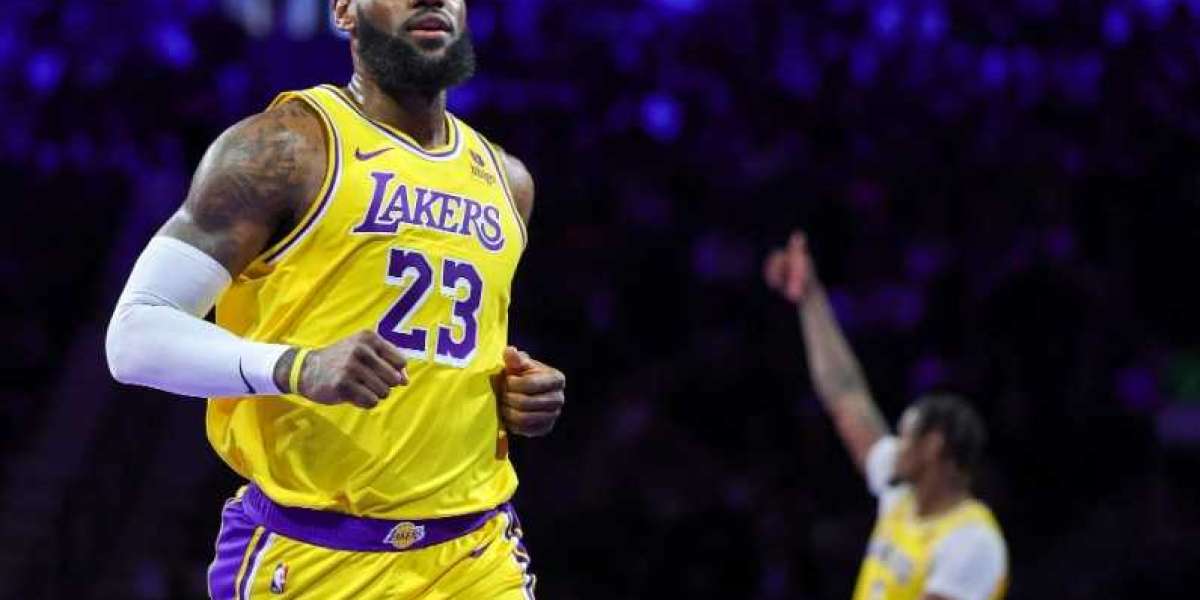 LeBron James Proves He's Still Got It as Lakers Face Pacers in In-Season Tournament Final