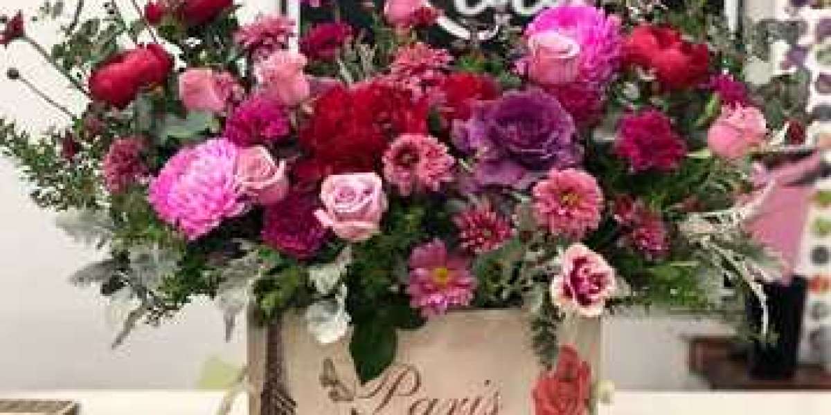 Experience the Best of Floral Elegance with Naz Flowers and Gifts