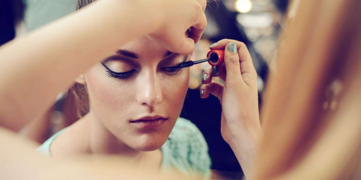 Top 10 Qualities to Look for in a Professional Makeup Artist