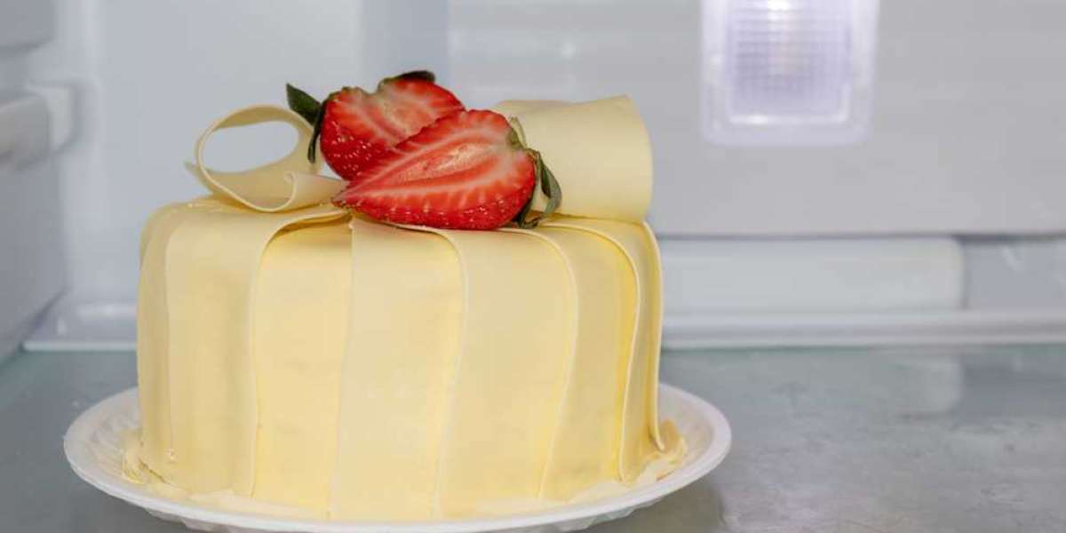 How Long Does a Cake Last in the Fridge: Best Practices for Preserving Moisture